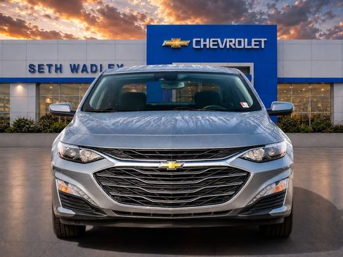 Used 2025 Chevrolet Malibu LT FWD image 2