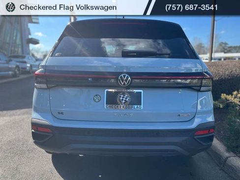 New 2026 Volkswagen Taos SE image 10