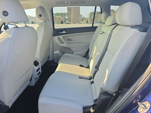 Used 2022 Volkswagen Tiguan SE image 14