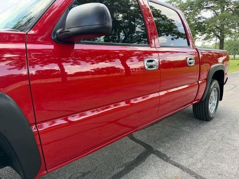 Used 2006 Chevrolet Silverado 1500 LT w/ Onstar Plus Package AWD/4WD image 14