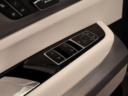 New 2026 Cadillac Vistiq Sport image 10