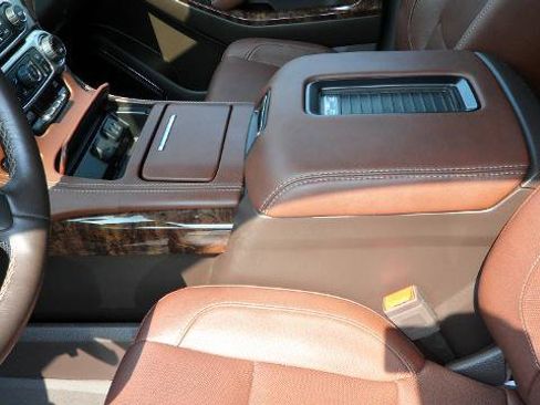 Used 2020 Chevrolet Tahoe Premier w/ Premier 6.2L Value Package image 22