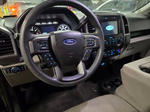 Used 2017 Ford F150 XLT w/ Heavy-Duty Payload Package AWD/4WD image 4