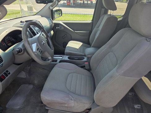Used 2015 Nissan Frontier S image 32