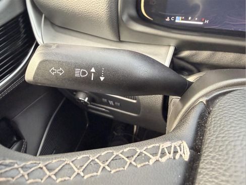 Used 2025 Jeep Wagoneer L 4WD image 18