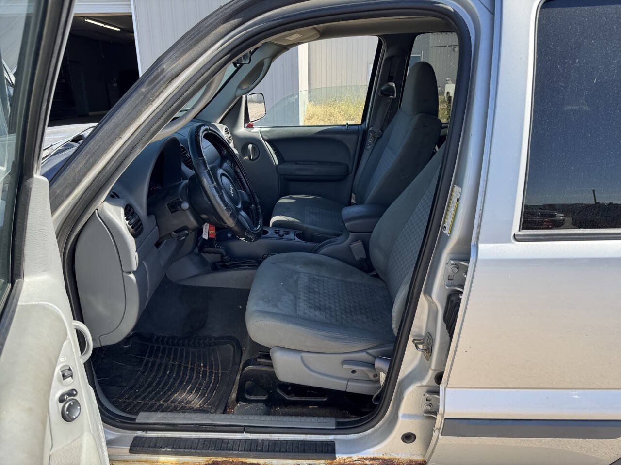 Used 2005 Jeep Liberty Sport AWD/4WD image 19