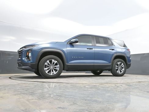 Used 2025 Chevrolet Equinox LT FWD image 34