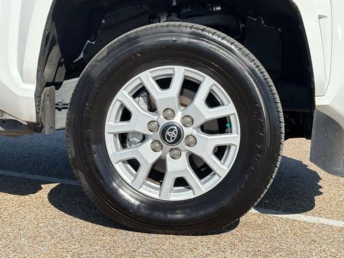 Certified 2025 Toyota Tacoma SR5 AWD/4WD image 8