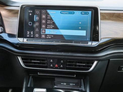 Used 2024 Volkswagen Atlas SE FWD image 3