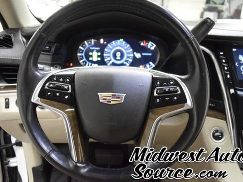 Used 2019 Cadillac Escalade Premium Luxury AWD/4WD image 17