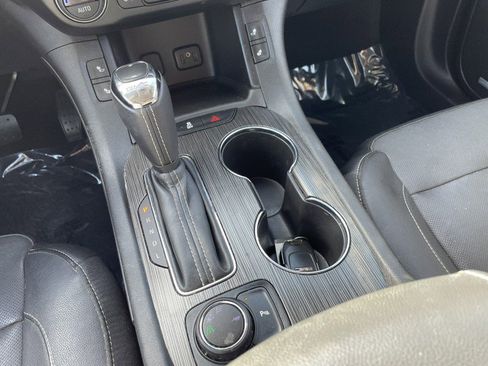 Used 2019 GMC Acadia SLT w/ Black Edition image 18