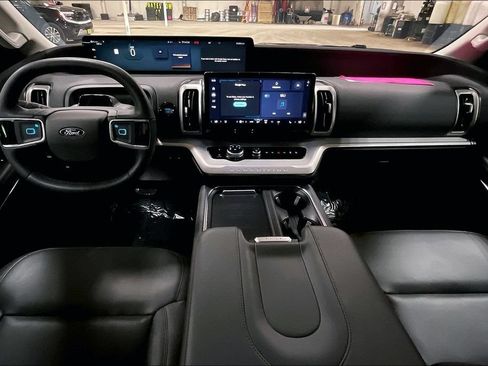 Certified 2025 Ford Expedition Max Active AWD/4WD image 15