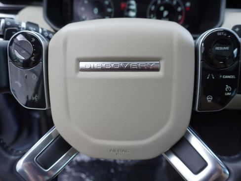 Used 2020 Land Rover Discovery SE AWD/4WD image 16