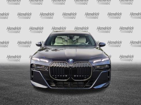 Used 2026 BMW i7 eDrive50 w/ M Sport Package RWD image 3