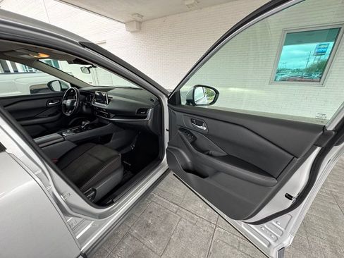 Used 2025 Nissan Rogue SV FWD image 14