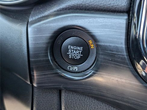 Used 2019 Jeep Grand Cherokee Altitude image 25