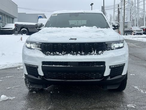 New 2025 Jeep Grand Cherokee L Limited w/ Black Appearance Package image 3