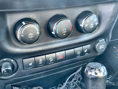 Used 2016 Jeep Wrangler Unlimited Sahara AWD/4WD image 16
