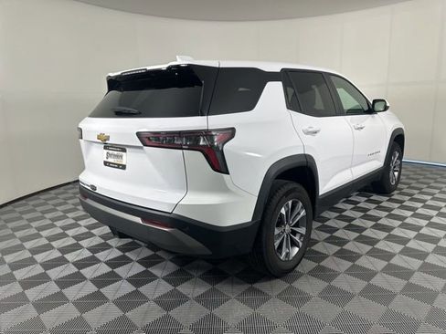 Used 2025 Chevrolet Equinox LT AWD/4WD image 3