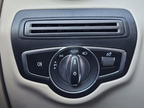 Used 2020 Mercedes-Benz GLC 300 image 23