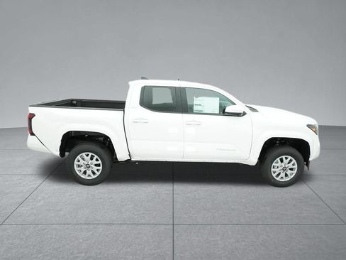 Used 2024 Toyota Tacoma SR5 AWD/4WD image 14