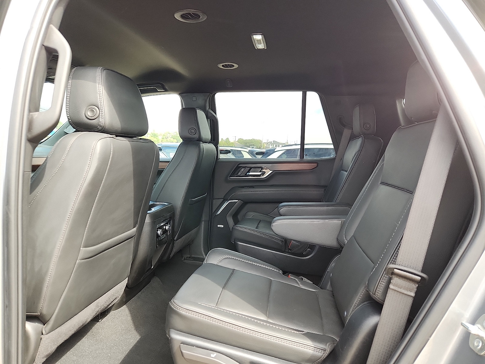 Used 2025 GMC Yukon Denali AWD/4WD image 11