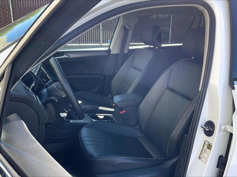 Certified 2024 Volkswagen Tiguan SE image 24