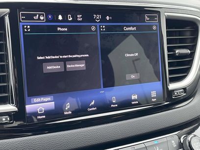 Certified 2024 Chrysler Pacifica Touring-L