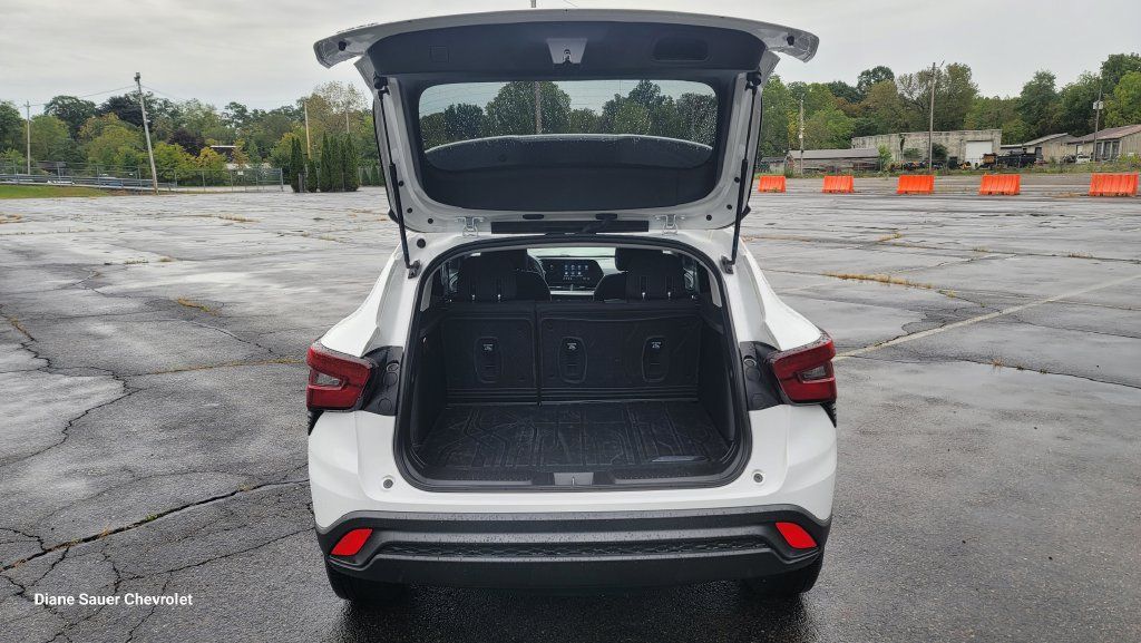 Used 2024 Chevrolet Trax LS w/ LS Convenience Package FWD image 11