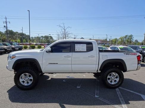 Used 2019 Toyota Tacoma TRD Off-Road AWD/4WD image 7