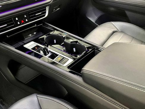 Used 2025 Volkswagen Atlas Cross Sport SEL image 20