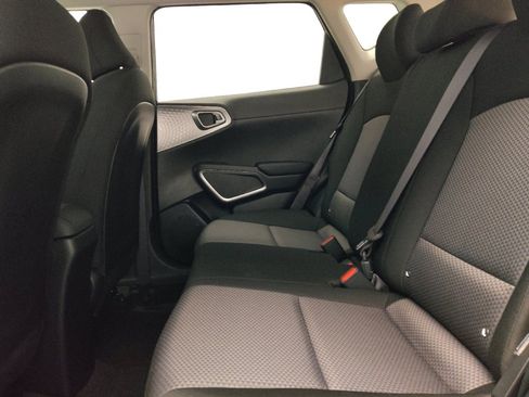 Used 2025 Kia Soul LX image 18