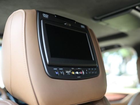 Used 2017 Cadillac Escalade ESV Platinum RWD image 22