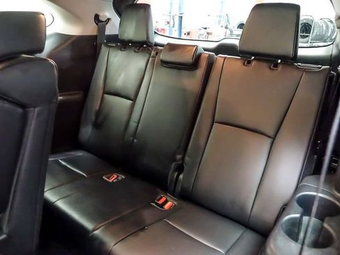 Used 2023 Toyota Highlander XLE AWD/4WD image 13