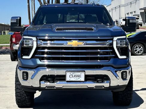 Used 2024 Chevrolet Silverado 2500 LTZ w/ LTZ Convenience Package image 6