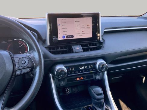 Used 2024 Toyota RAV4 XLE FWD image 7
