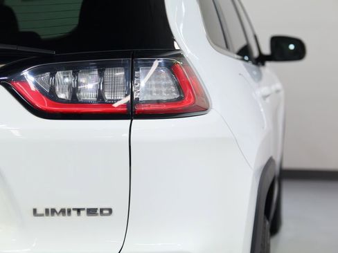 Used 2019 Jeep Cherokee Limited image 15