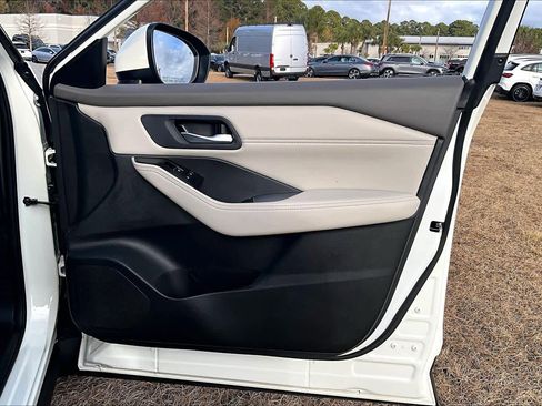 Used 2023 Nissan Rogue SL image 22