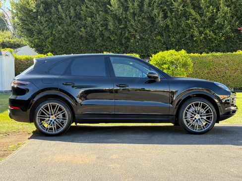 Certified 2023 Porsche Cayenne AWD/4WD image 9