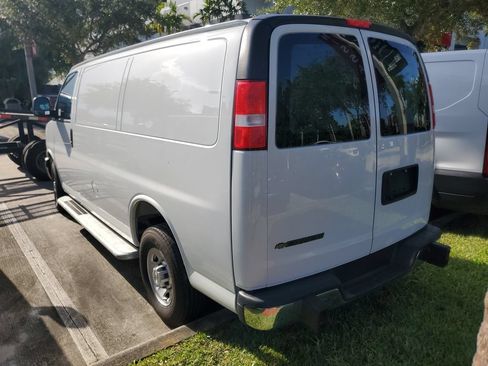 Used 2025 Chevrolet Express 2500 w/ Driver Convenience Package RWD image 3