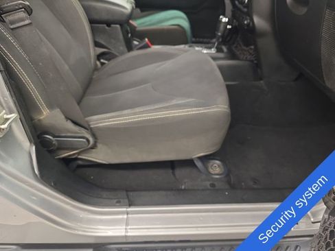 Used 2018 Jeep Wrangler Unlimited Sahara w/ Connectivity Group AWD/4WD image 11