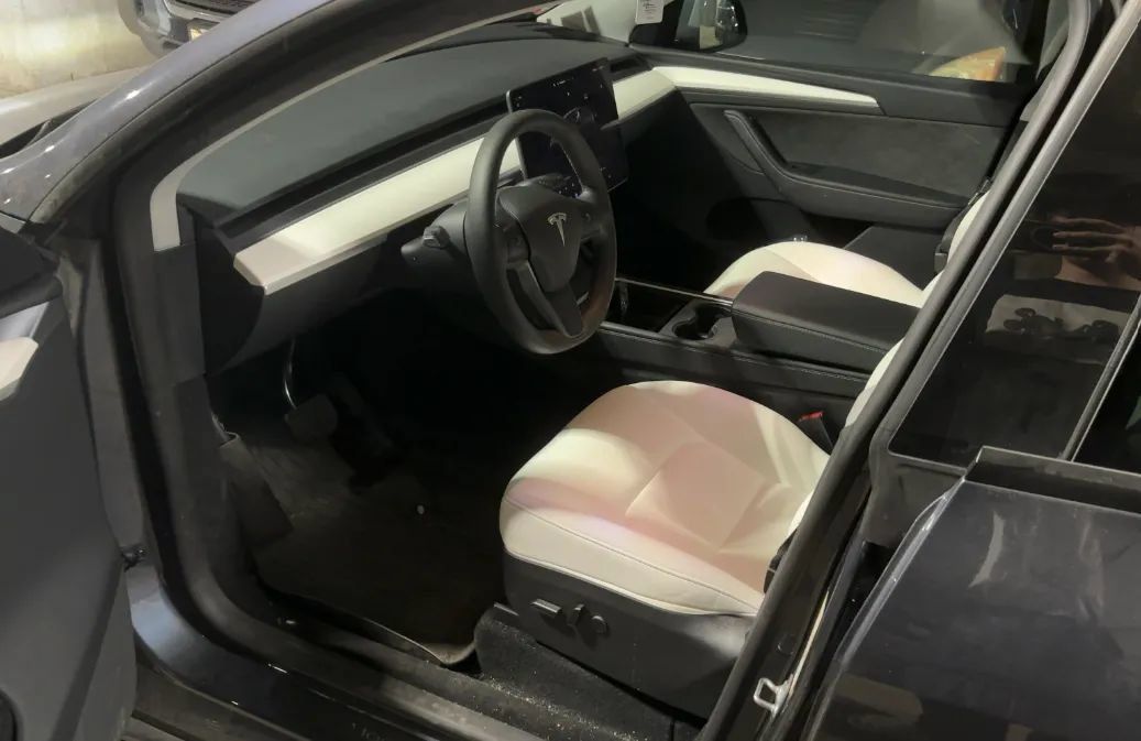 Used 2023 Tesla Model Y Long Range AWD/4WD image 3