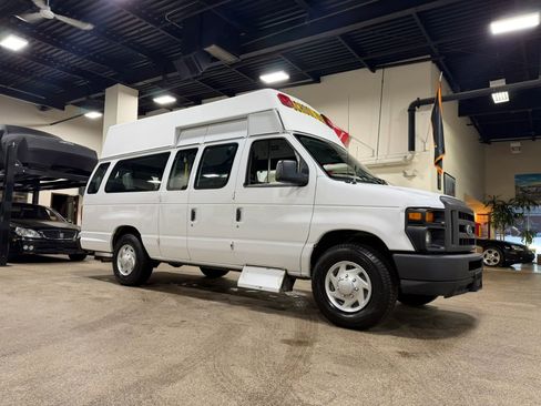 Used 2014 Ford E-250 and Econoline 250 Extended w/ Power Group image 4