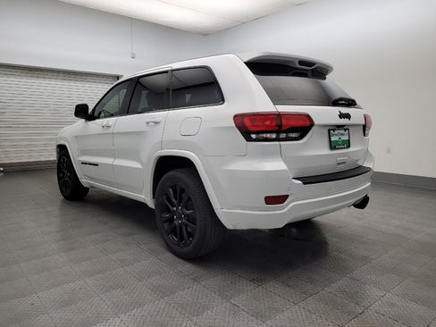 Used 2018 Jeep Grand Cherokee Altitude image 5