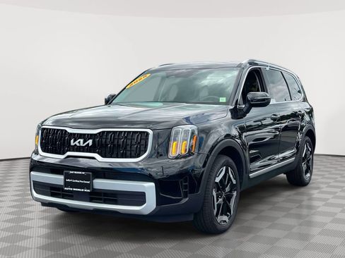 Used 2025 Kia Telluride EX w/ EX Captain's Chair Package AWD/4WD image 3