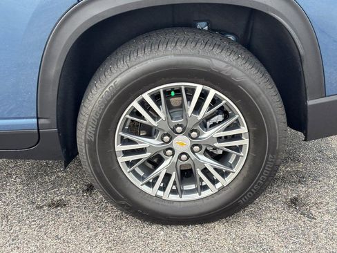 Used 2025 Chevrolet Traverse LT w/ Driver Confidence Package FWD image 9