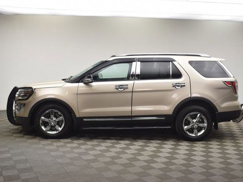 Used 2017 Ford Explorer XLT w/ Equipment Group 202A image 12