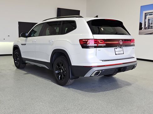 New 2026 Volkswagen Atlas Peak Edition AWD/4WD image 2