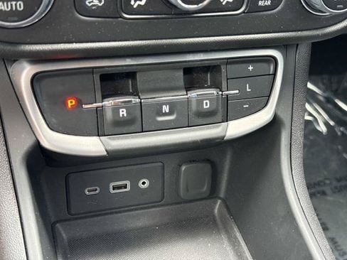 Used 2024 GMC Terrain SLE w/ Driver Convenience Package AWD/4WD image 19