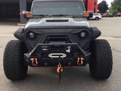 Used 2023 Jeep Gladiator Mojave AWD/4WD image 2